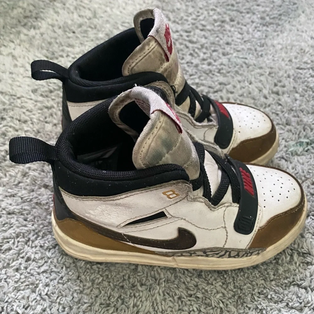 Toddler Nike Jordan Sneakers - Picture 10 of 15